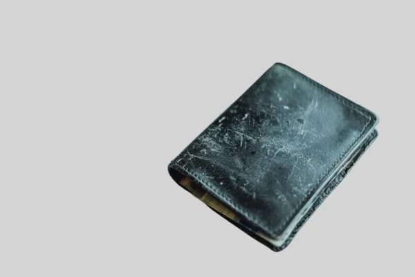 ארנק עם מנגנון אנטי-סקימינג (RFID) בצבע ירוק