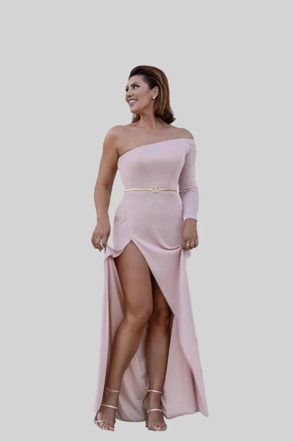 שמלת תחרה אלגנטית באורך הברך – נגיעה קלאסית